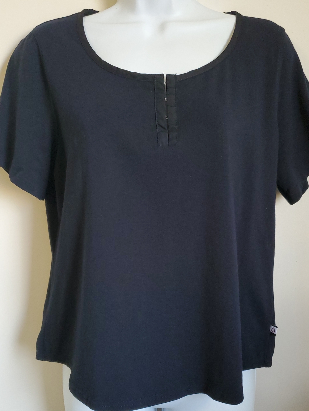 Women’s Black Short Sleeve Scoop Neck Top
